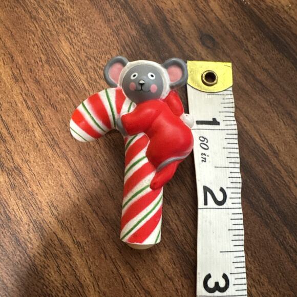 Vintage Christmas Brooch Christmas Pin Mouse Candy Cane Whimsical Nostalgic - Picture 6 of 6